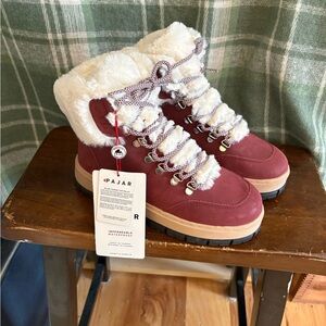 Pajar Women's chalet burgundy Winter Boots new with tags 7.5